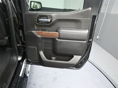 Used 2022 Chevrolet Silverado 1500 High Country w/ Technology Package image 13