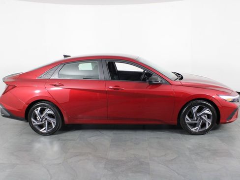 Certified 2025 Hyundai Elantra Sport image 15