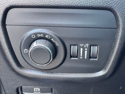 Used 2024 Jeep Grand Cherokee Altitude AWD/4WD image 31
