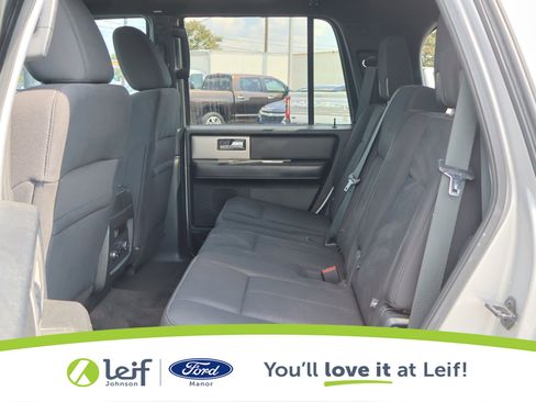 Used 2015 Ford Expedition XLT image 27