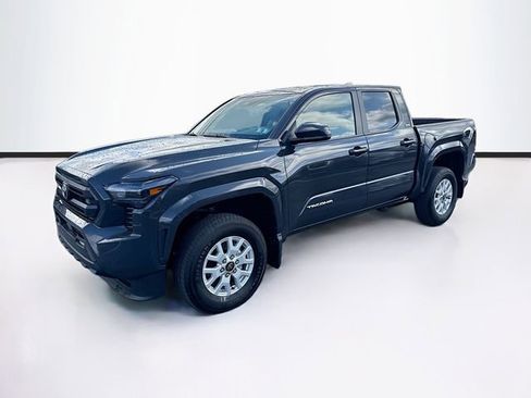 Used 2025 Toyota Tacoma SR5 AWD/4WD image 3