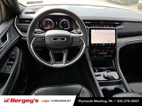 Used 2024 Jeep Grand Cherokee Limited AWD/4WD image 14