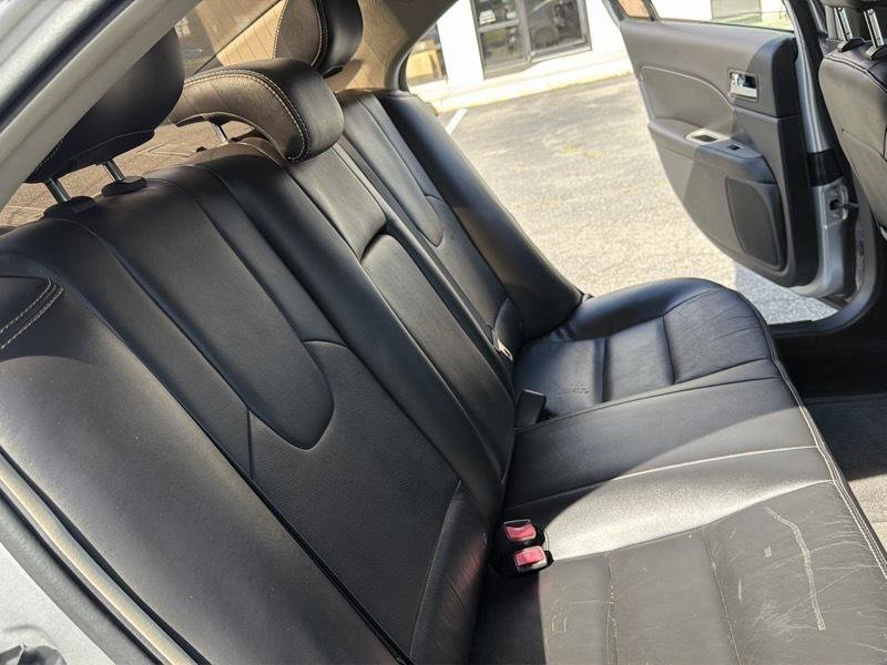 Used 2011 Ford Fusion SEL FWD image 15
