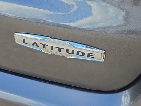 Used 2024 Jeep Compass Latitude image 9