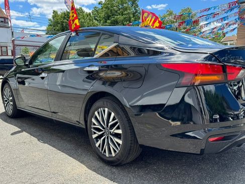 Used 2025 Nissan Altima 2.5 SV FWD image 30