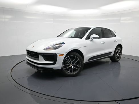 Used 2026 Porsche Macan AWD/4WD image 1