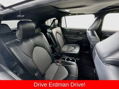 Used 2022 Toyota Highlander XSE FWD image 27