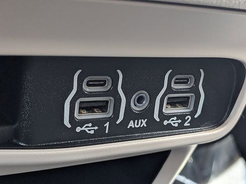 Used 2024 Chrysler Pacifica Touring-L FWD image 37