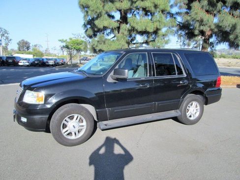 Used 2003 Ford Expedition XLT image 3