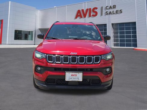 Used 2025 Jeep Compass Latitude w/ Sun & Sound Group AWD/4WD image 2