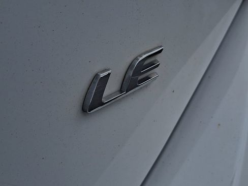 Used 2016 Toyota Corolla LE FWD image 29