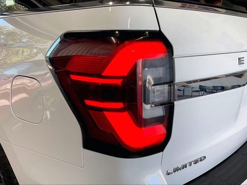 Used 2024 Ford Expedition Limited image 19
