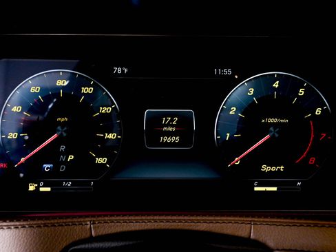 Used 2019 Mercedes-Benz S 560 4MATIC Sedan w/ Premium Package image 6