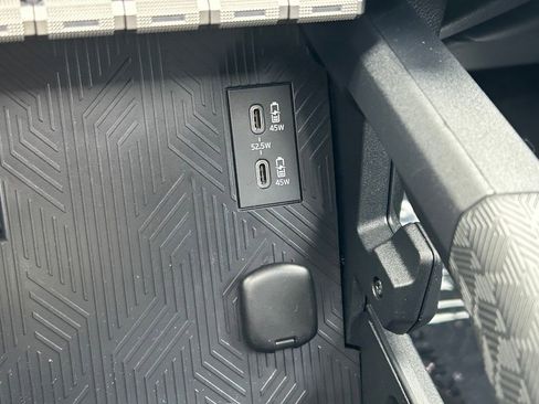 Used 2025 Toyota 4Runner Limited image 31