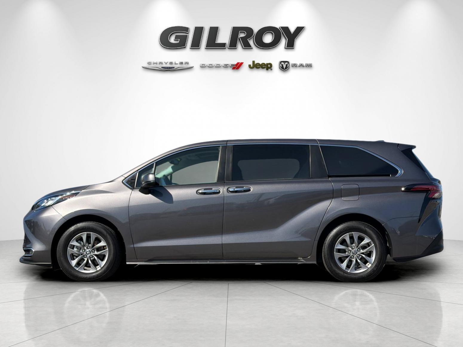 Used 2022 Toyota Sienna XLE FWD image 7