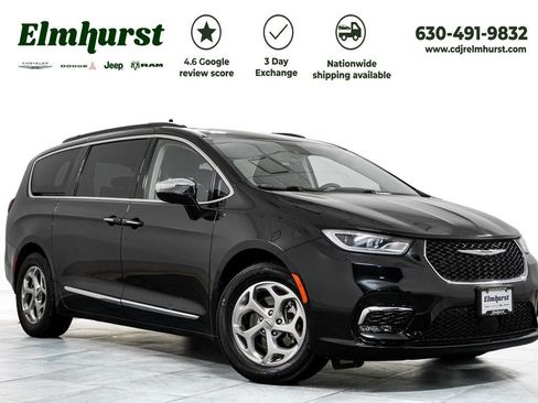 Used 2023 Chrysler Pacifica Limited FWD image 1