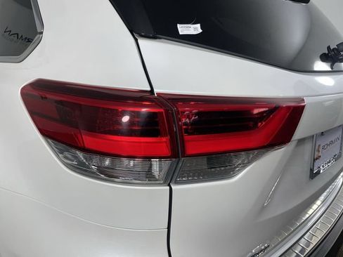 Used 2017 Toyota Highlander Limited image 37