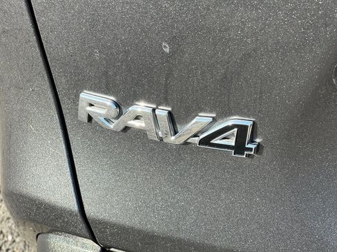 Used 2020 Toyota RAV4 XLE image 27