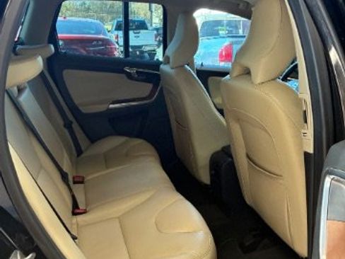Used 2016 Volvo XC60 T5 Premier w/ Proximity Package image 31