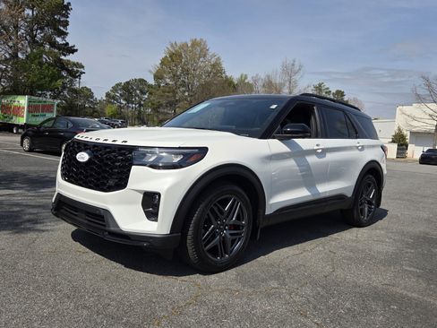 Used 2025 Ford Explorer ST w/ Sun And Sound Package image 3