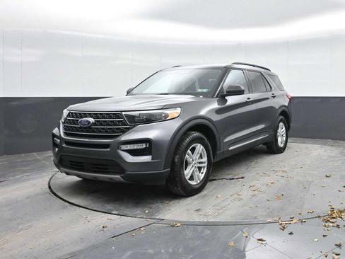 Used 2023 Ford Explorer XLT w/ Equipment Group 202A image 5