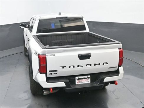 Used 2025 Toyota Tacoma TRD Off-Road image 15