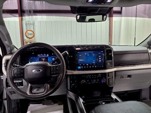 Used 2023 Ford F250 XLT w/ XLT Premium Package AWD/4WD image 13
