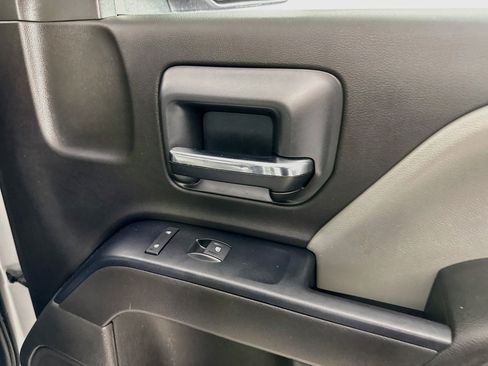 Used 2018 Chevrolet Silverado 1500 Custom w/ Custom Value Package RWD image 31
