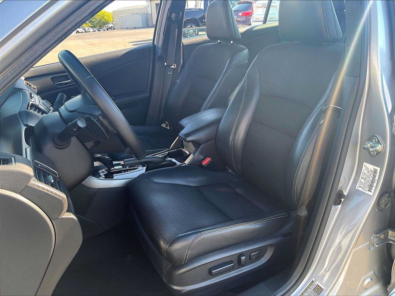 Used 2017 Honda Accord Sport image 26