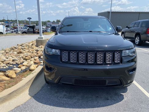 Used 2021 Jeep Grand Cherokee Laredo X RWD image 2