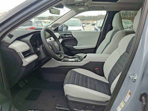 New 2026 Mitsubishi Outlander SE image 6