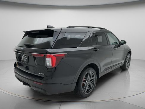 Used 2025 Ford Explorer ST-Line w/ ST-Line Street Pack AWD/4WD image 7