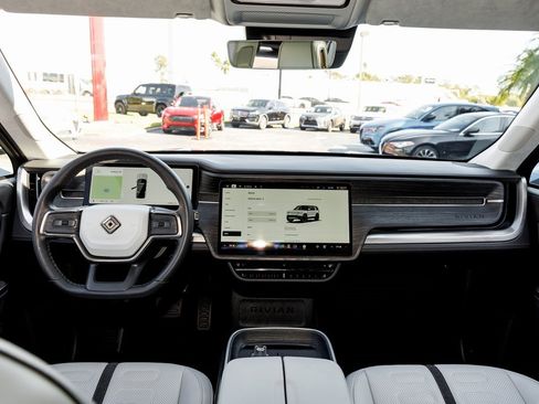 Used 2025 Rivian R1S Adventure image 32