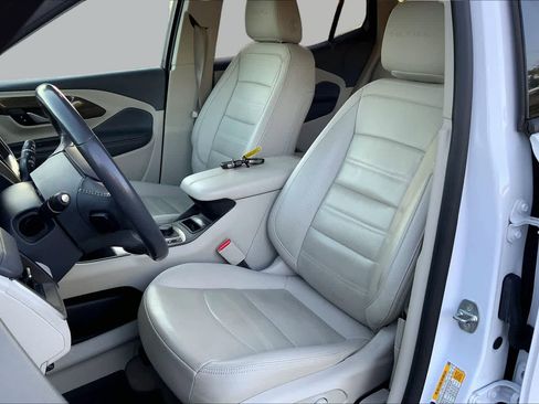 Used 2022 GMC Terrain Denali w/ Denali Premium Package AWD/4WD image 8