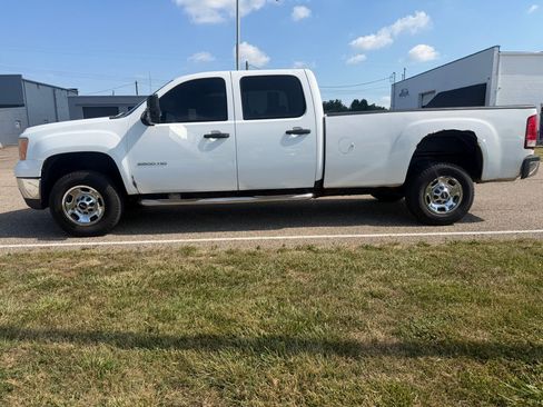 Used 2011 GMC Sierra 2500 W/T AWD/4WD image 8