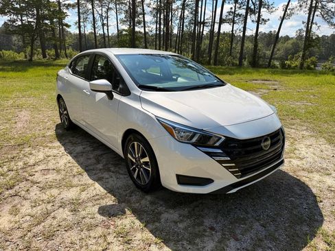 Used 2024 Nissan Versa SV FWD image 7