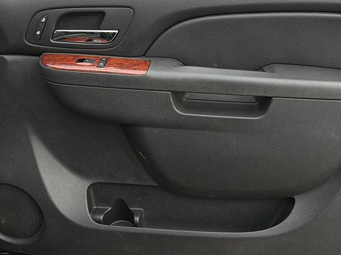 Used 2012 Chevrolet Suburban LT image 21