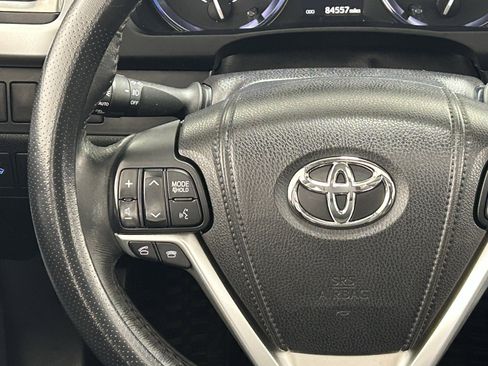 Used 2015 Toyota Highlander XLE image 11