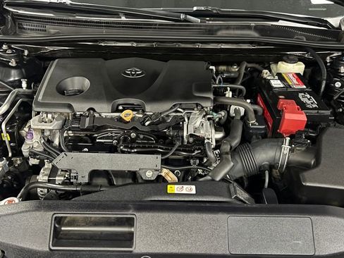 Certified 2018 Toyota Camry LE image 40