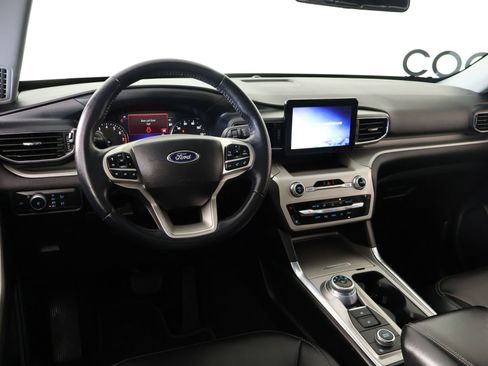 Used 2022 Ford Explorer XLT w/ Equipment Group 202A AWD/4WD image 2