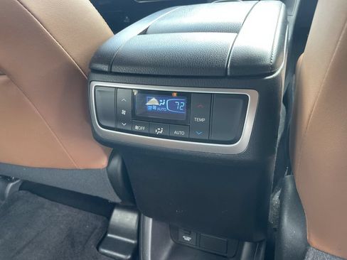 Used 2017 Toyota Highlander Limited AWD/4WD image 26