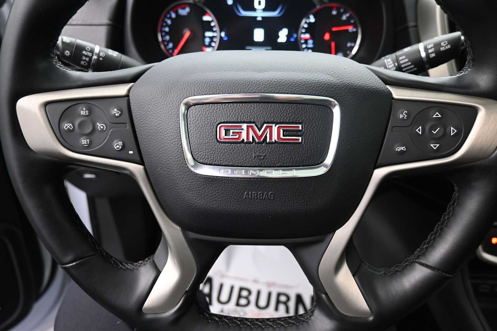 Used 2024 GMC Terrain Denali w/ Denali Premium Package AWD/4WD image 6