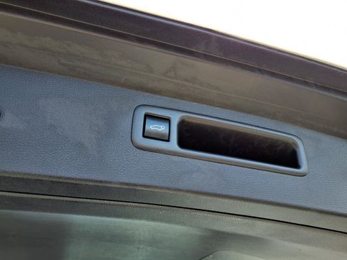 Used 2023 Toyota Highlander XLE FWD image 9