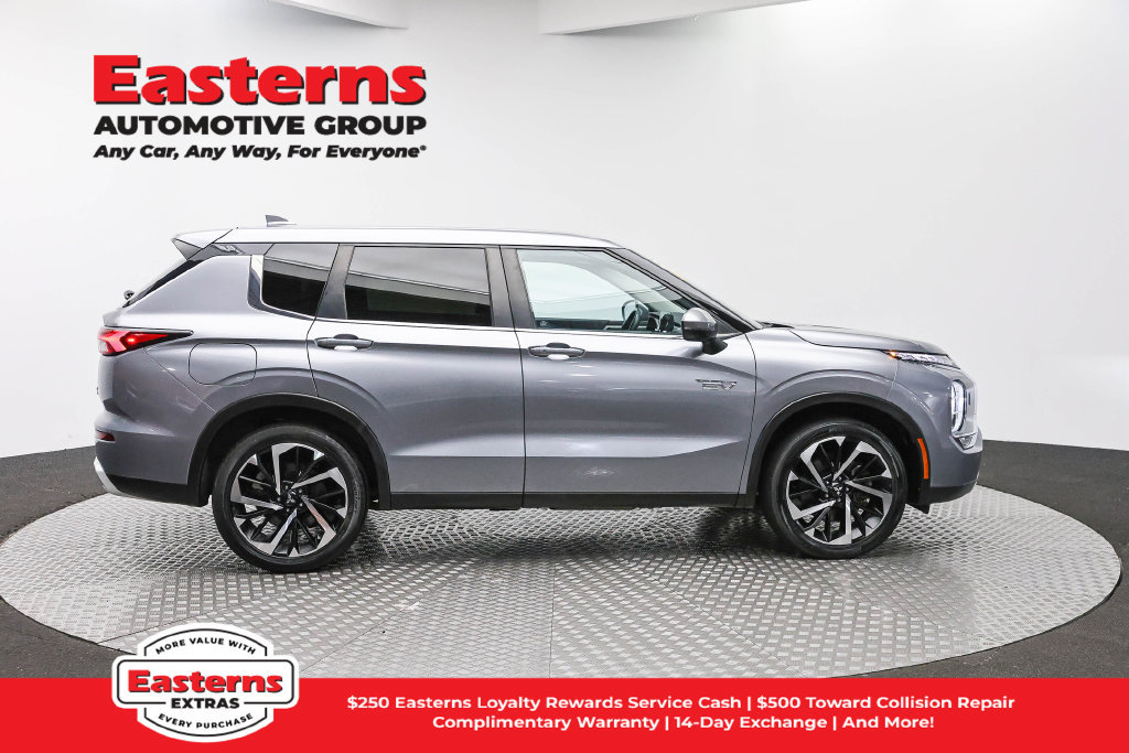 Used 2023 Mitsubishi Outlander SE AWD/4WD image 5