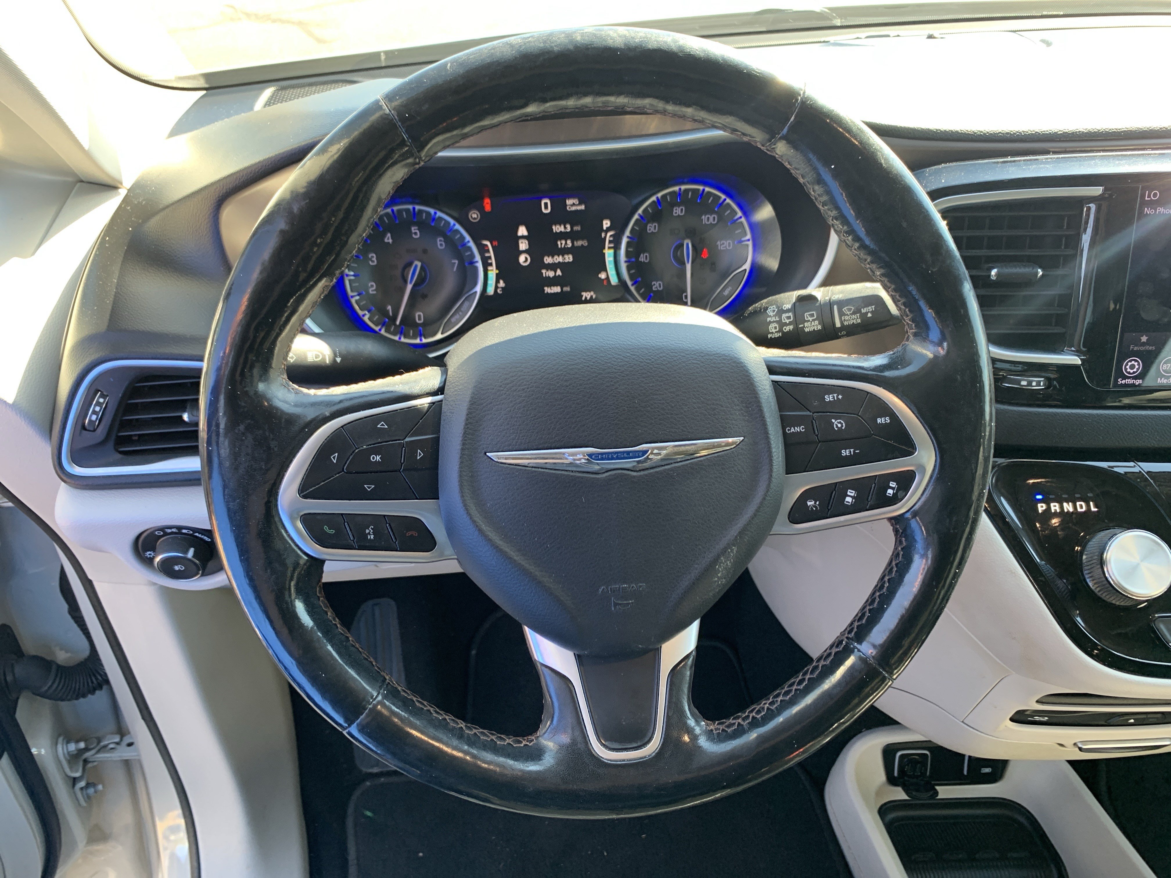 Used 2019 Chrysler Pacifica Touring-L Plus w/ Advanced Safetytec Group FWD image 18