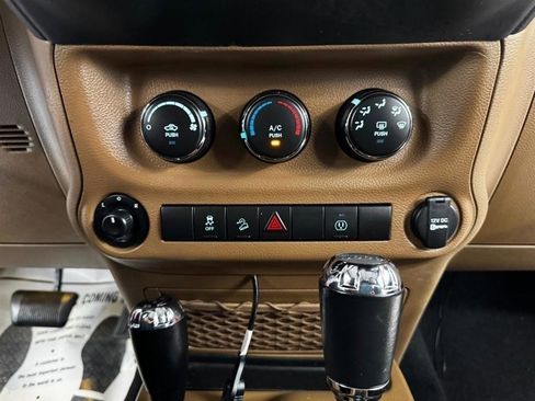 Used 2018 Jeep Wrangler Unlimited Sahara AWD/4WD image 20