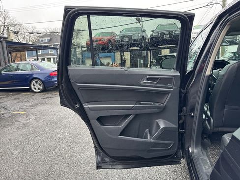 Used 2018 Volkswagen Atlas SEL Premium image 13