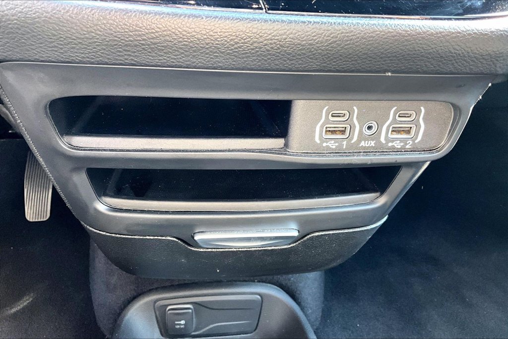 Used 2025 Chrysler Pacifica Select FWD image 33
