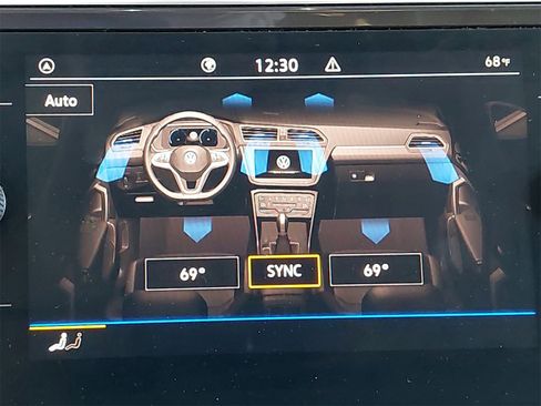 Used 2022 Volkswagen Tiguan SE image 25