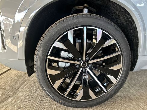 New 2026 Volvo XC90 B6 Plus w/ Protection Package Premier image 8